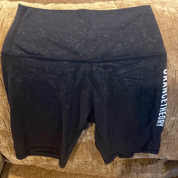 Lululemon Orangetheory OTF Biker shorts Sz 6 - Picture 2 of 8